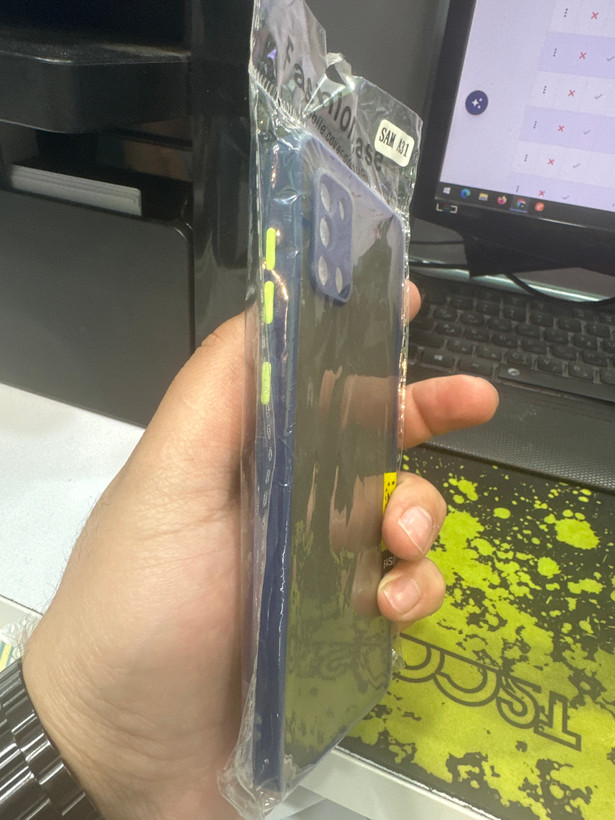 کاور گلدن گارد مدل هیبریدی پشت مات کد مناسب برای گوشی موبایل سامسونگ Galaxy A31 به همراه محافظ صفحه نمایش سرامیک مات
