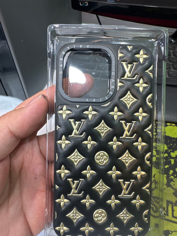 کاور قاب گارد مدل LOUISPOFFG مناسب برای گوشی موبایل اپل iPhone 13 Pro Max