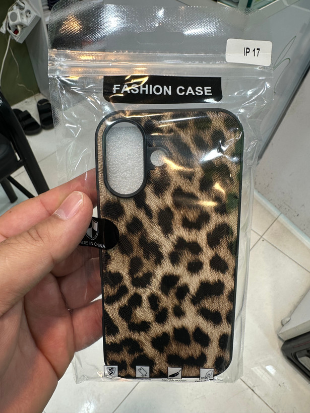 قاب مدل پلنگی مناسب برای گوشی موبایل اپل iPhone 17 نرمال